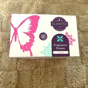 Scentsy Fragrance Flower Dahlia It’s Love